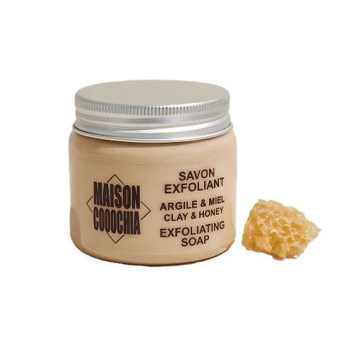 Gel exfoliant visage en pâte avec des grains d’argile et du miel
